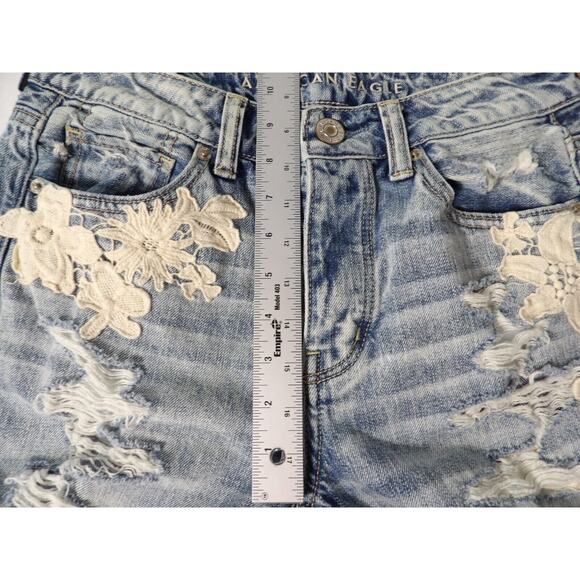 American Eagle Hi Rise Tom Boy Sz 4 Jeans Lace Light Wash Eyelet Y2K Distressed - Picture 15 of 16